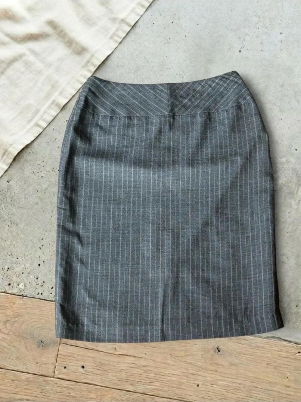 VTG Casual Corner Gray Pinstripe Wool-Blend Pencil Skirt 10